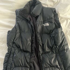 Women’s black north face vest